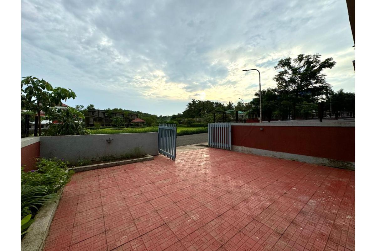 Hotel Sadhana Executive Dāpoli Esterno foto