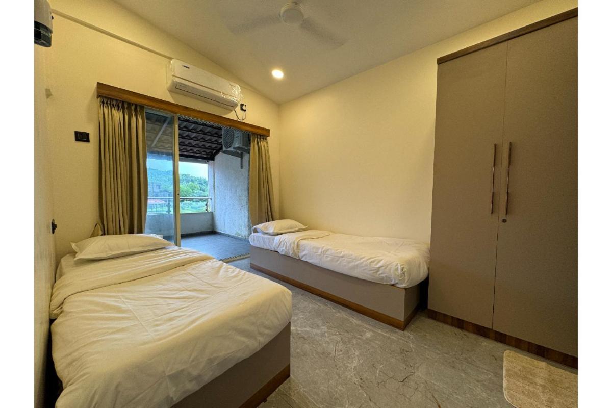 Hotel Sadhana Executive Dāpoli Esterno foto