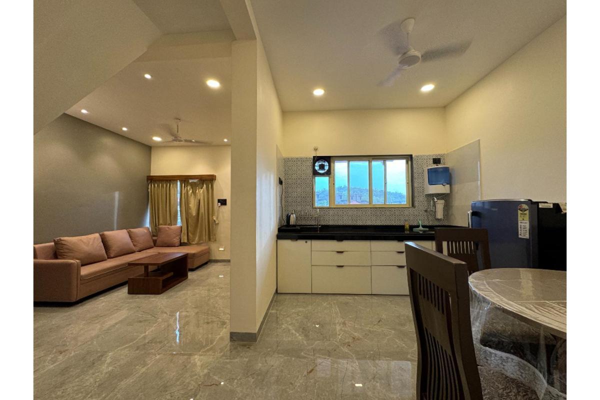 Hotel Sadhana Executive Dāpoli Esterno foto