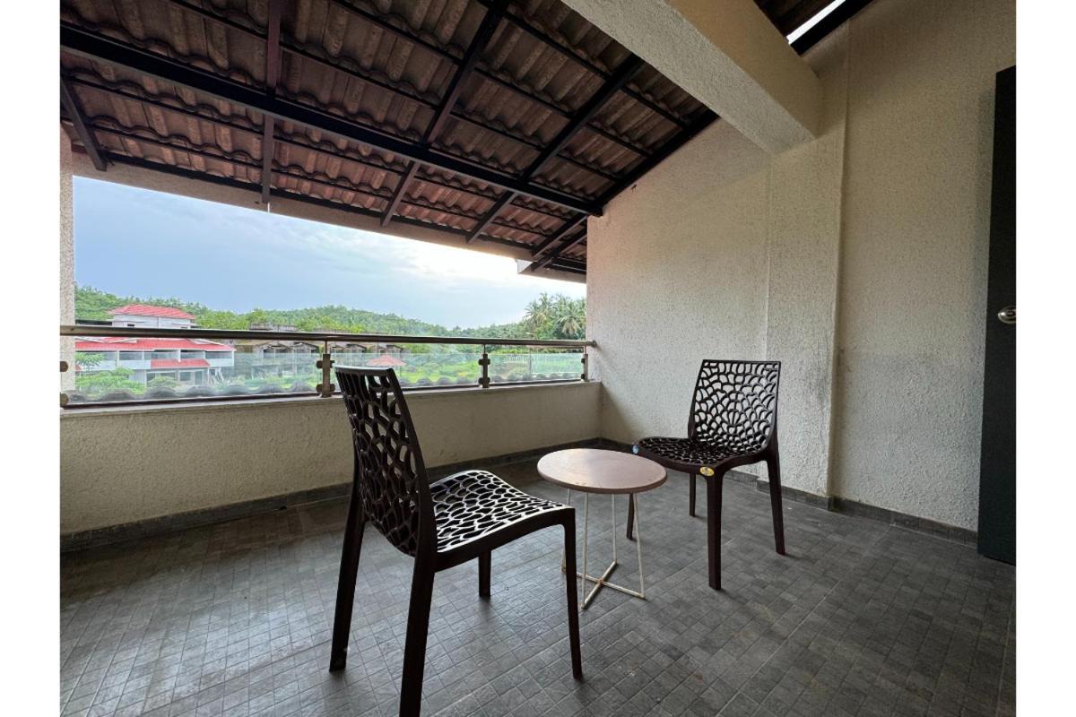 Hotel Sadhana Executive Dāpoli Esterno foto
