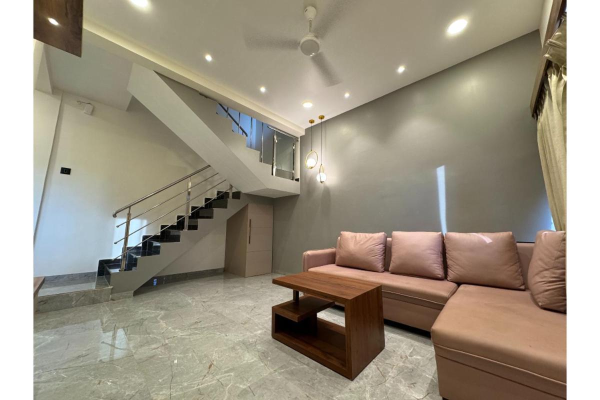 Hotel Sadhana Executive Dāpoli Esterno foto