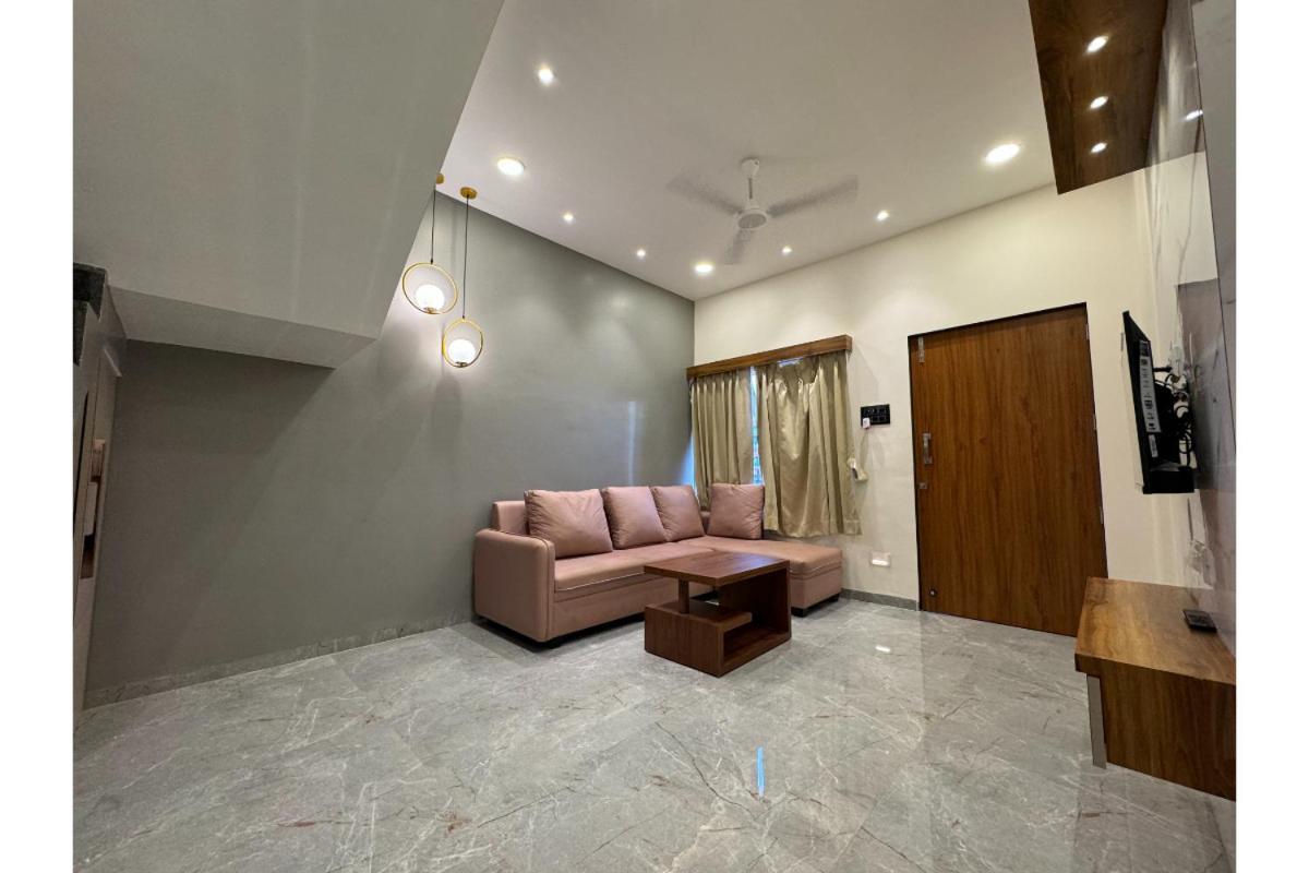 Hotel Sadhana Executive Dāpoli Esterno foto