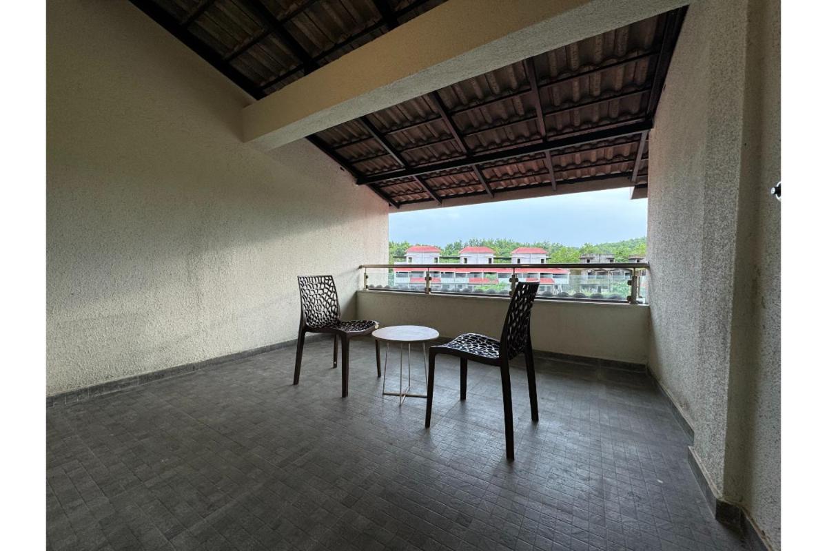 Hotel Sadhana Executive Dāpoli Esterno foto