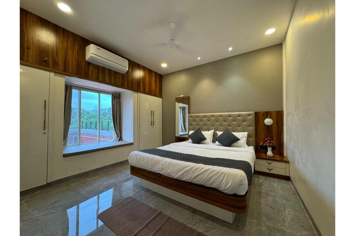 Hotel Sadhana Executive Dāpoli Esterno foto