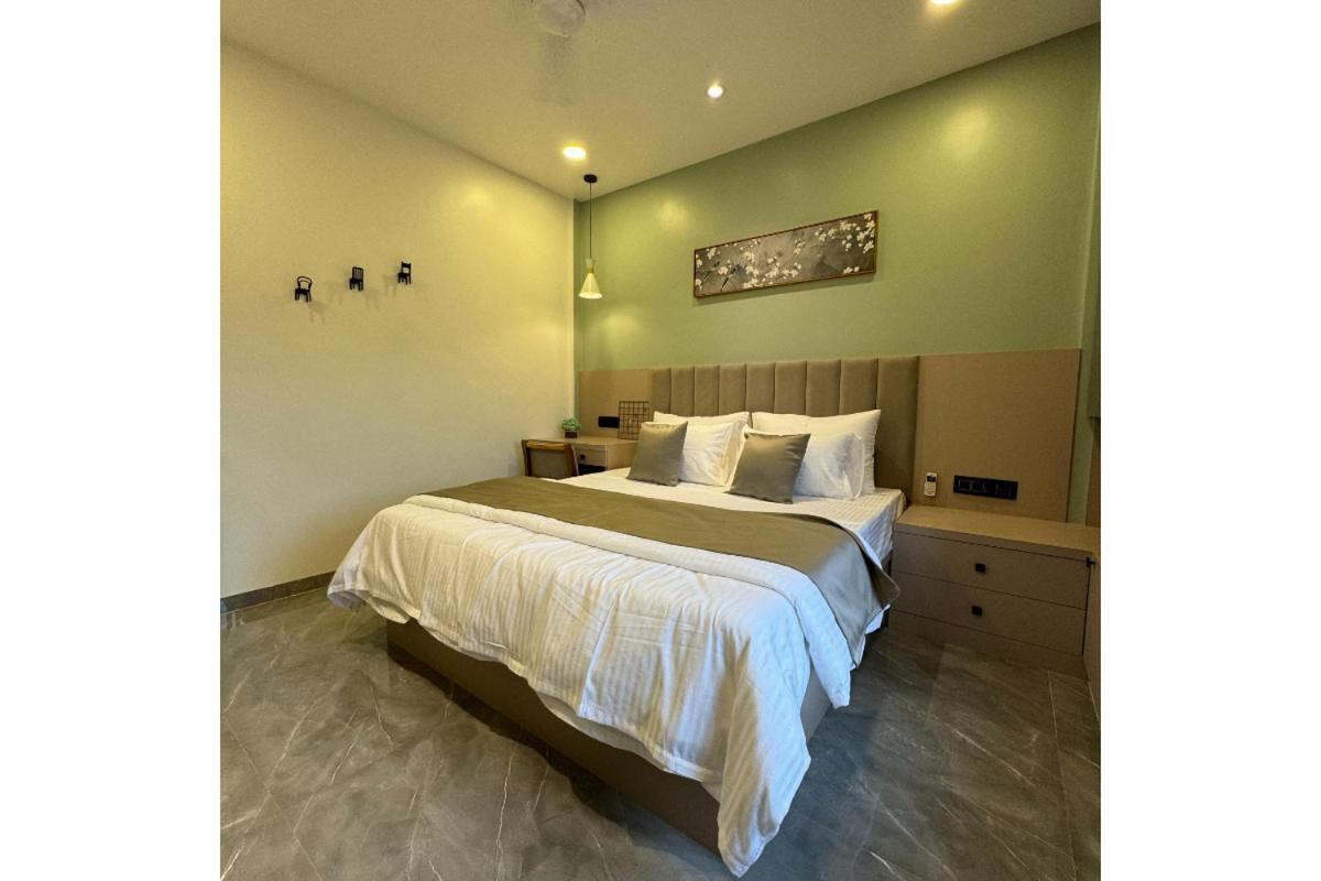 Hotel Sadhana Executive Dāpoli Esterno foto