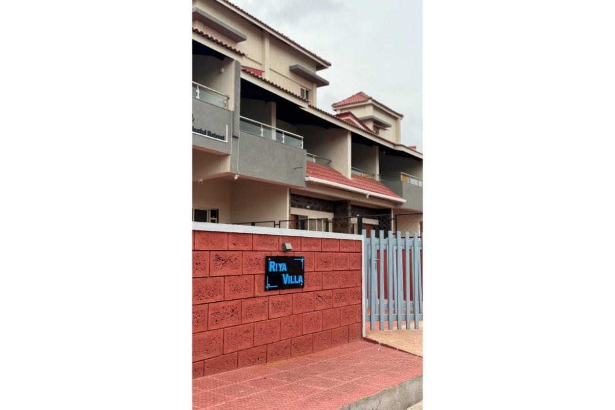 Hotel Sadhana Executive Dāpoli Esterno foto