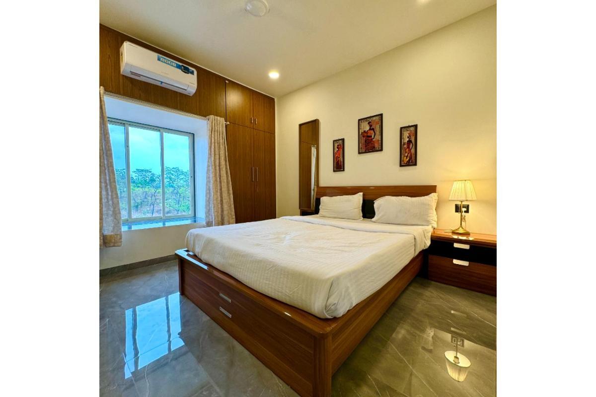 Hotel Sadhana Executive Dāpoli Esterno foto