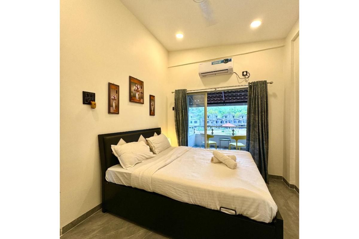 Hotel Sadhana Executive Dāpoli Esterno foto