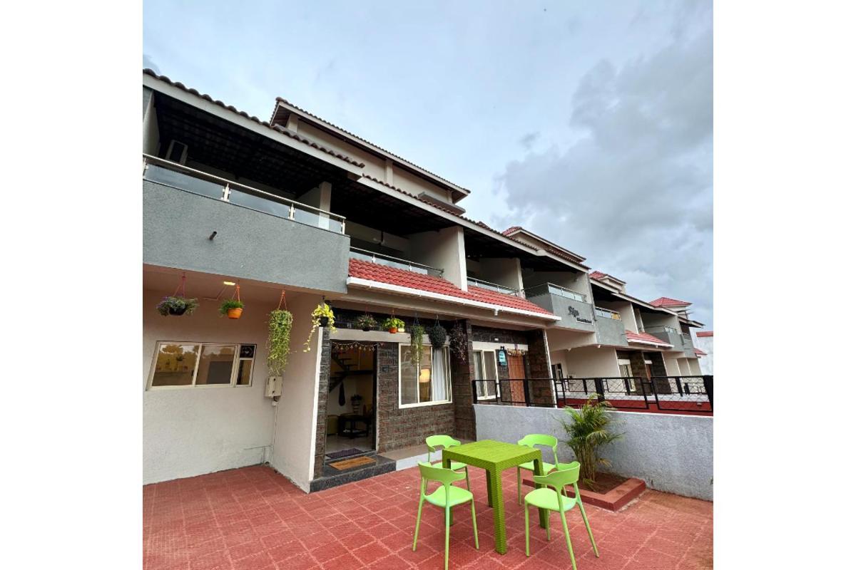 Hotel Sadhana Executive Dāpoli Esterno foto