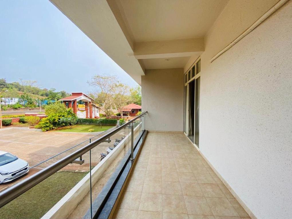 Hotel Sadhana Executive Dāpoli Esterno foto