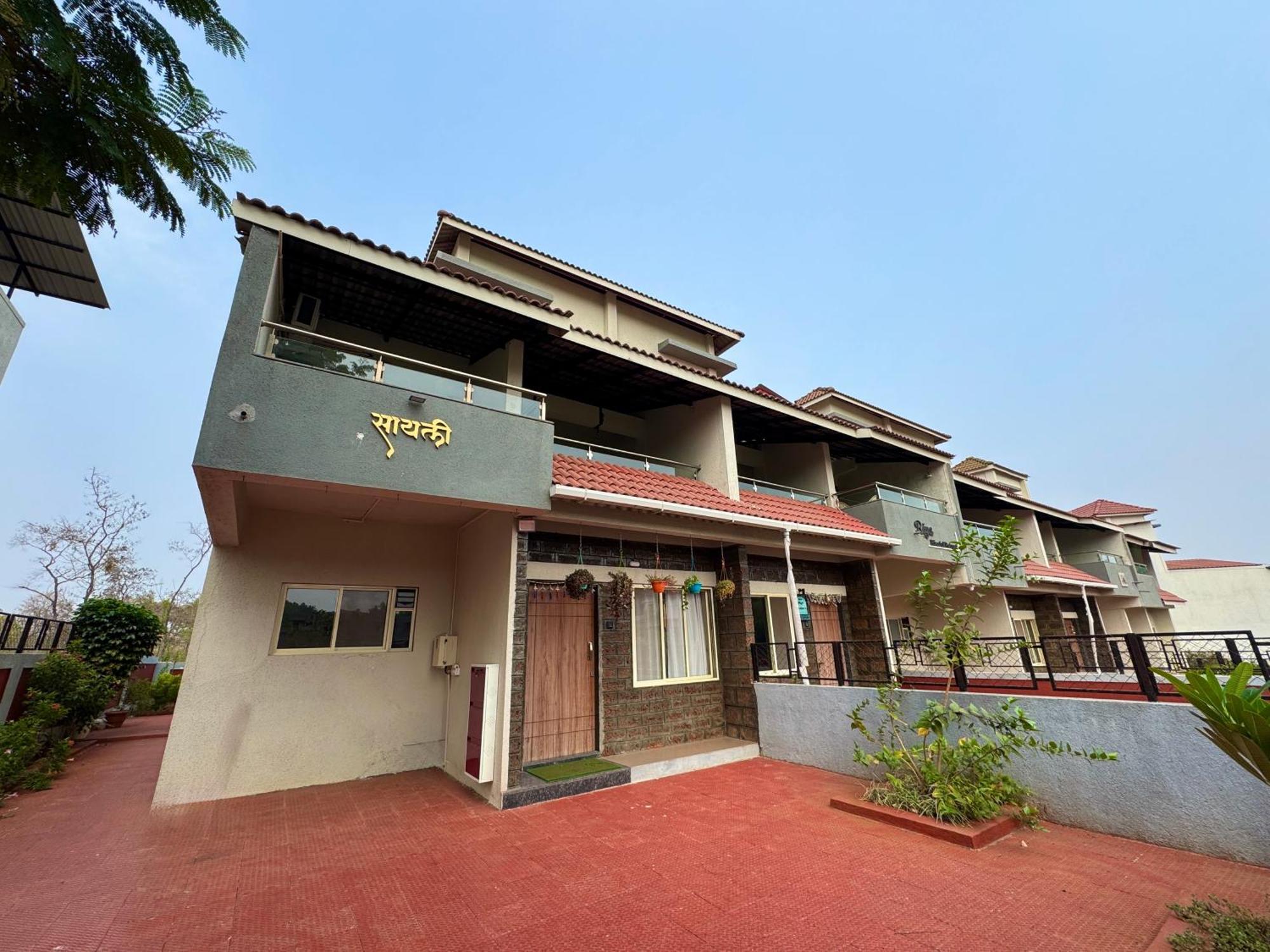 Hotel Sadhana Executive Dāpoli Esterno foto
