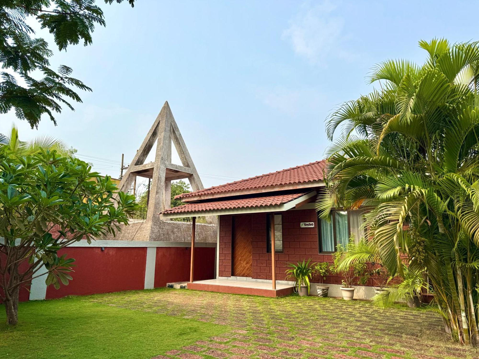 Hotel Sadhana Executive Dāpoli Esterno foto