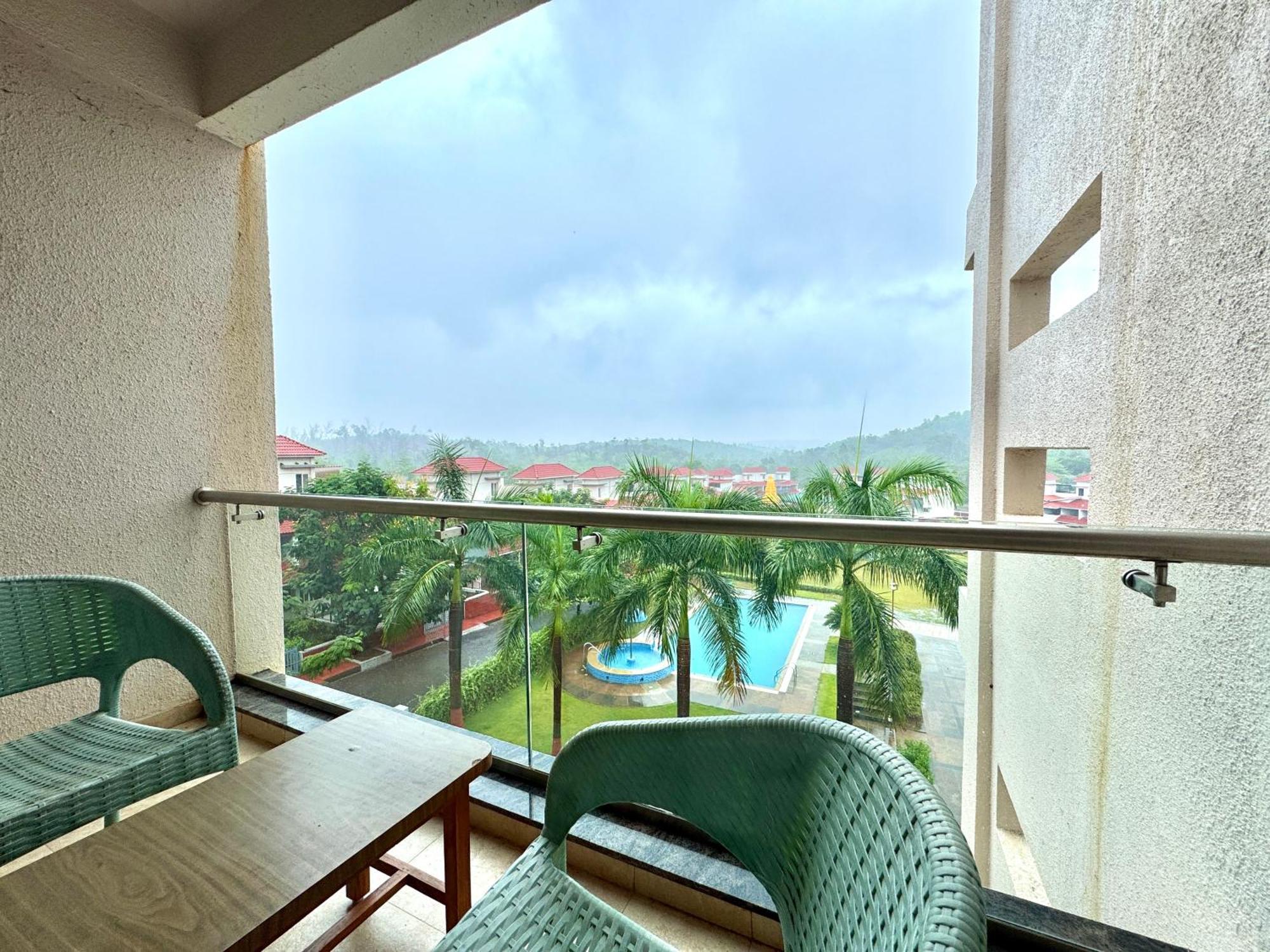 Hotel Sadhana Executive Dāpoli Esterno foto